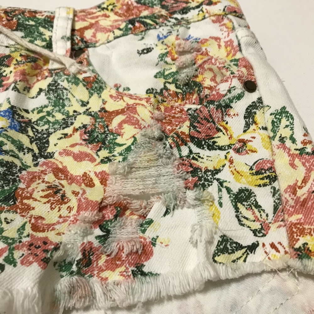 Billabong Floral Short Shorts - Picture 5 of 8
